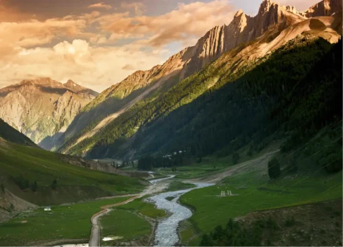 Exotic Kashmir_ Embrace the Beauty of Dal Lake Valley Voyagers 1
