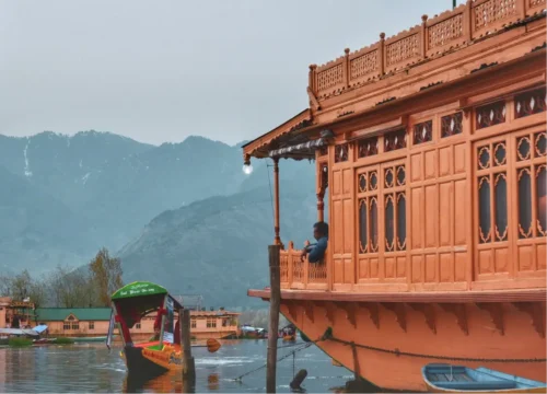 Kashmir Retreat_ Houseboat Adventure and Beyond Valley Voyagers 3