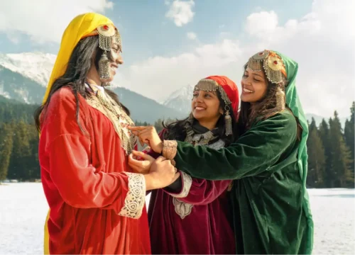 Kashmir Retreat_ Houseboat Adventure and Beyond Valley Voyagers 4
