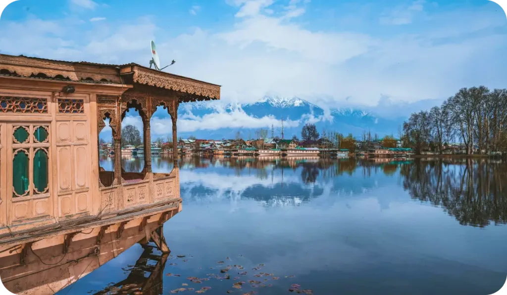 Dal Lake – Kashmir’s Jewel
